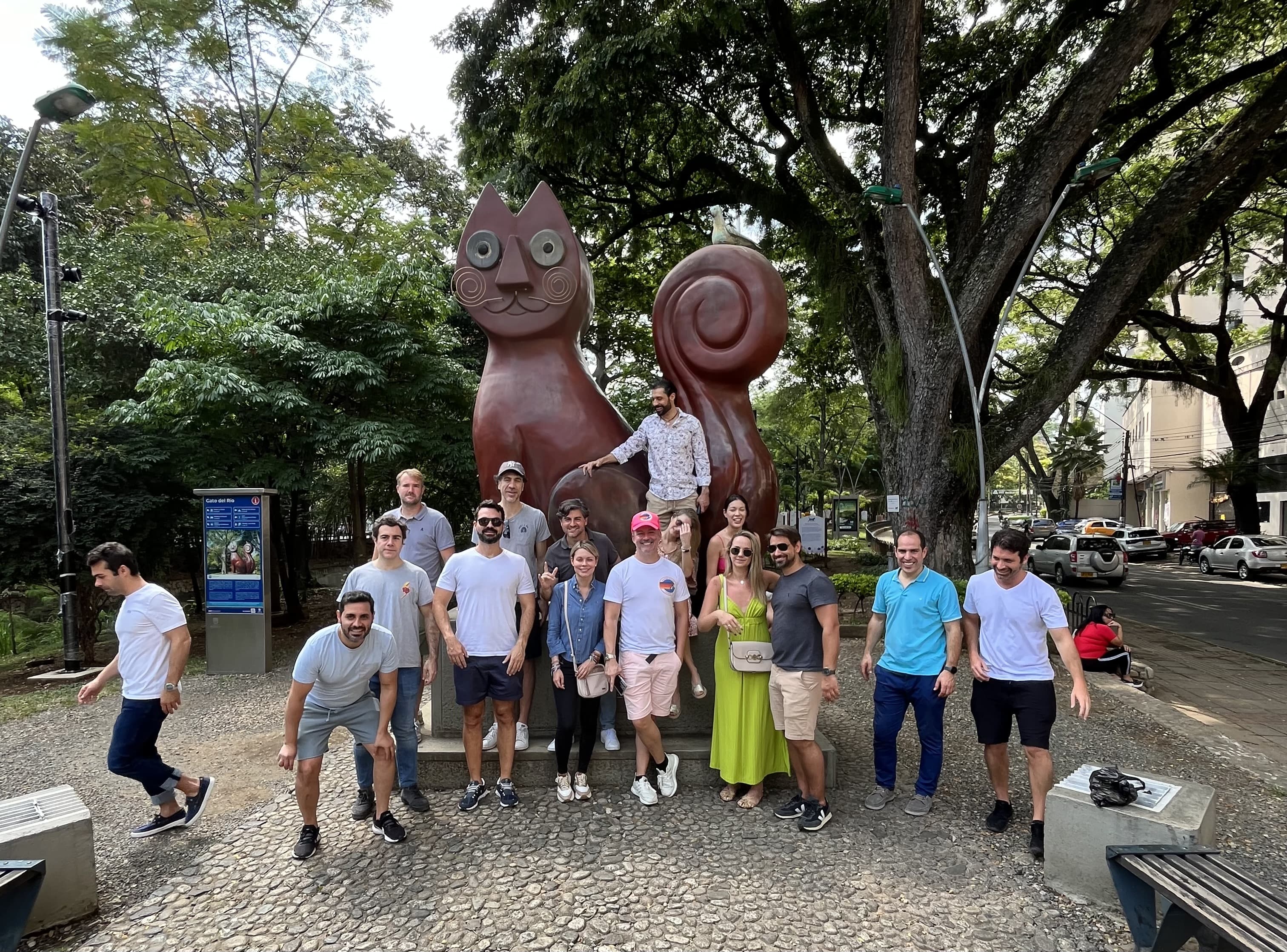 A trail surrounded by nature that will take you to the Gato de Tejada monument 